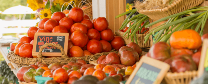 Image of fresh produce at a farmers market